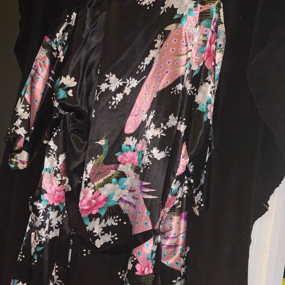 Kimono Robe! Never worn! - Picture 2 of 2